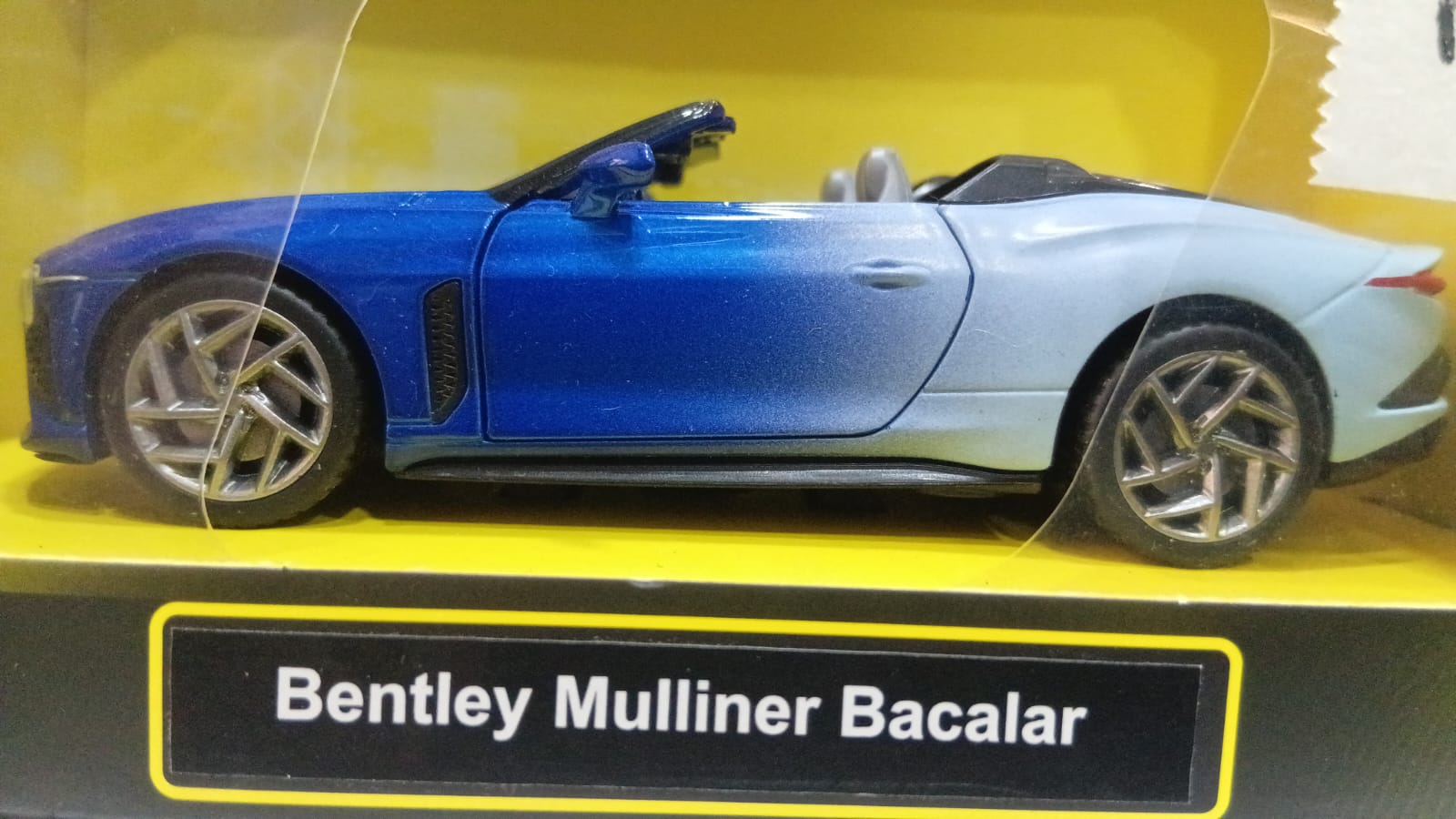 CCA 1:36 12016 BENTLEY MULLINER BACALAR DIECAST MODEL