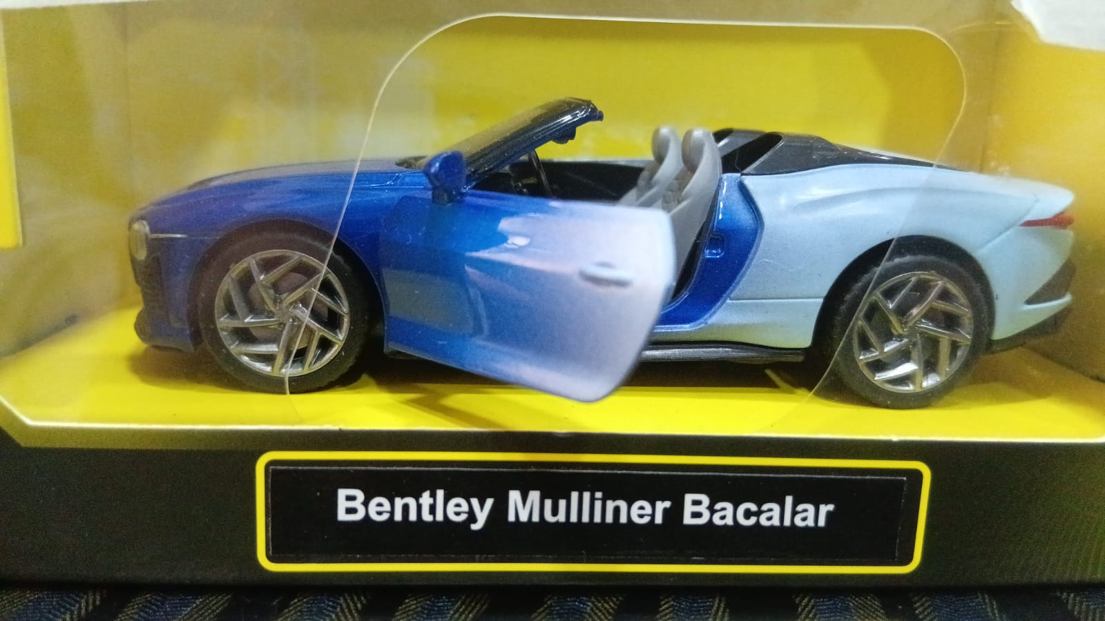 CCA 1:36 12016 BENTLEY MULLINER BACALAR DIECAST MODEL