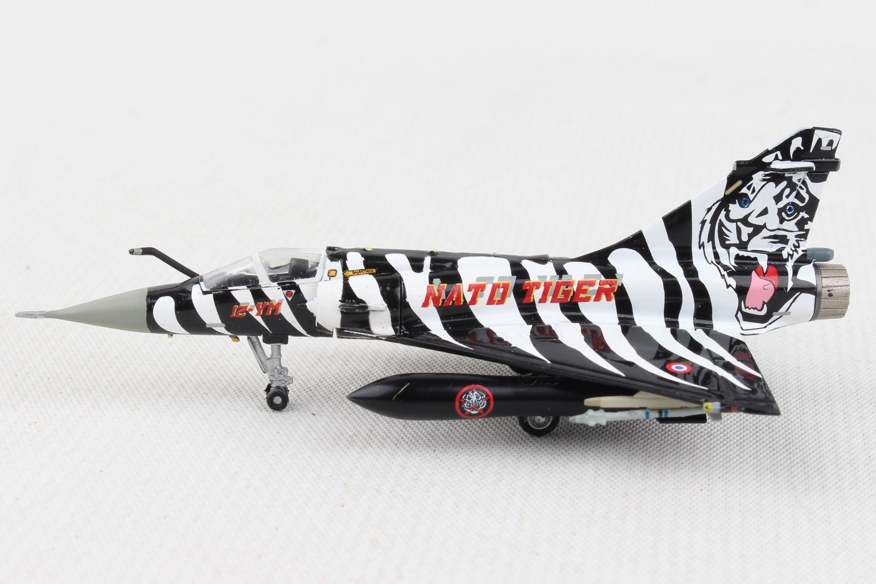Airplane Diecast Mirage 2000 C 1:200 Scale Model No.7266