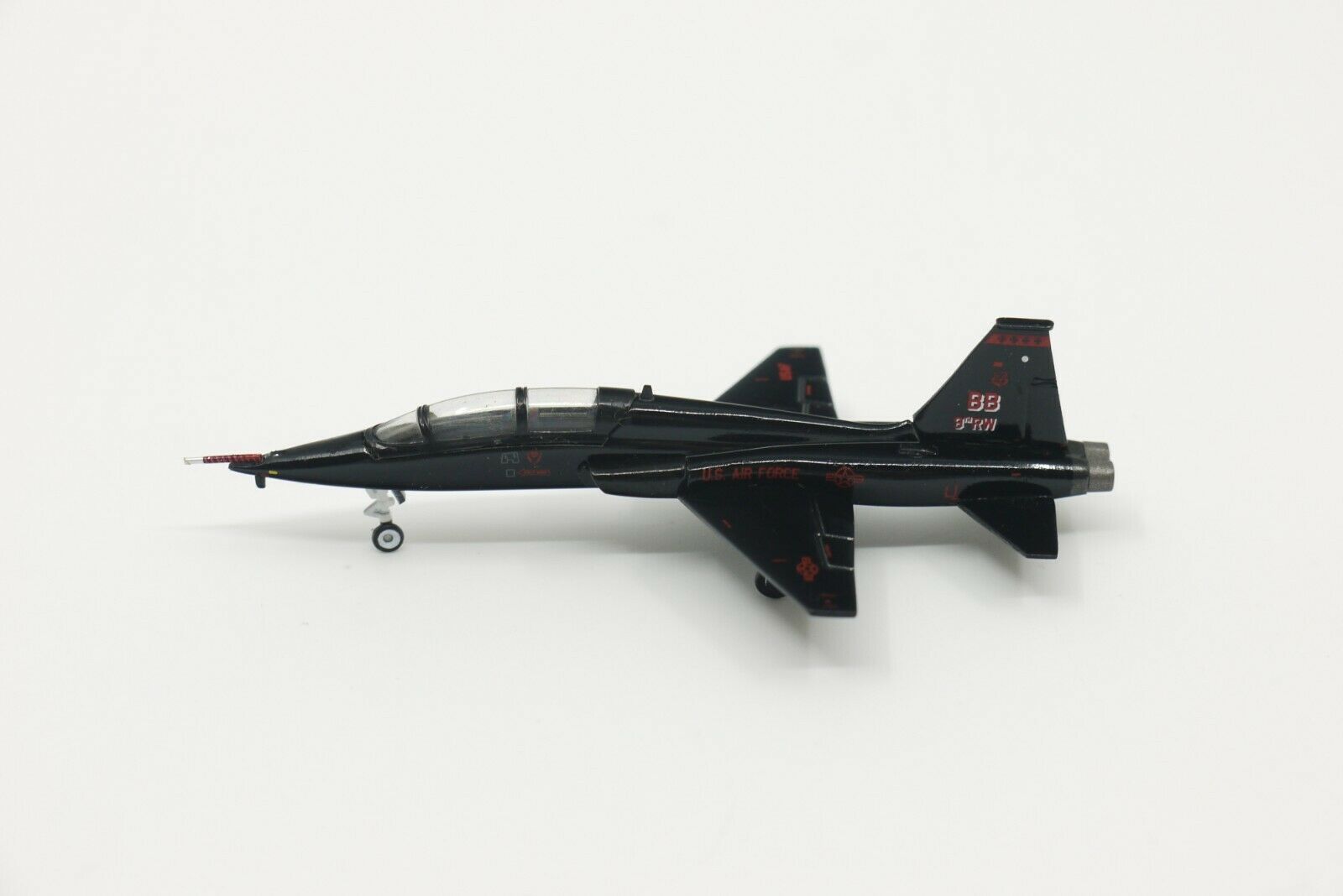 Airplane Diecast  T-38 Talon 1:200 Scale Model No.7327