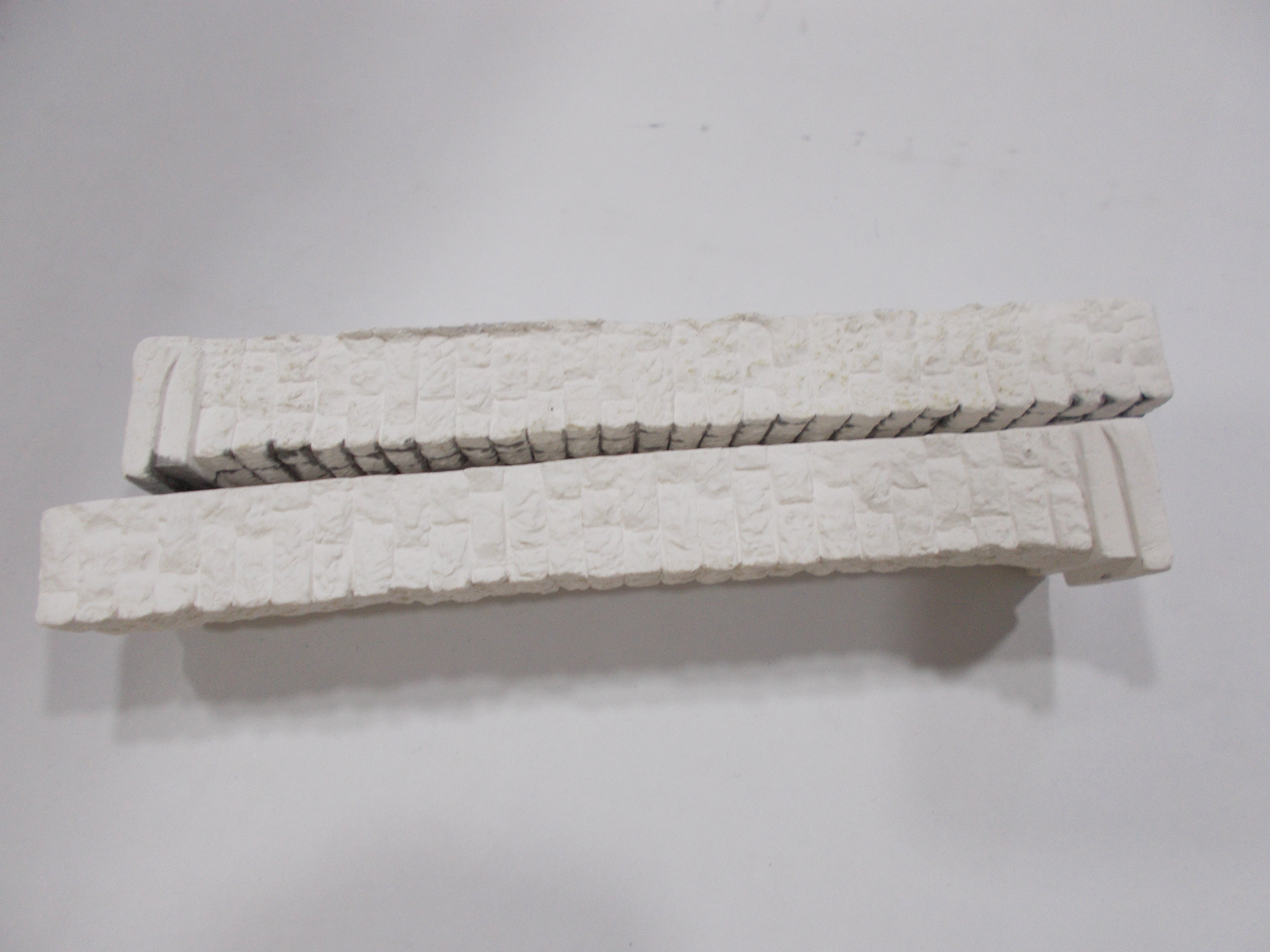 Retaining Pillers Pack Of 2Pc